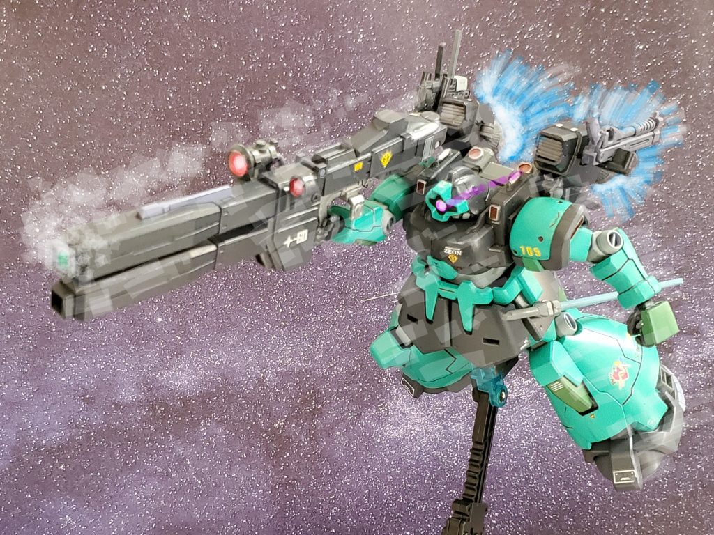 ビーム砲を放ったのは、バーニア全開で戦線に舞い戻ったエマァ・ダイス少尉の改修されたリック・ドムIIである~🤩🎵