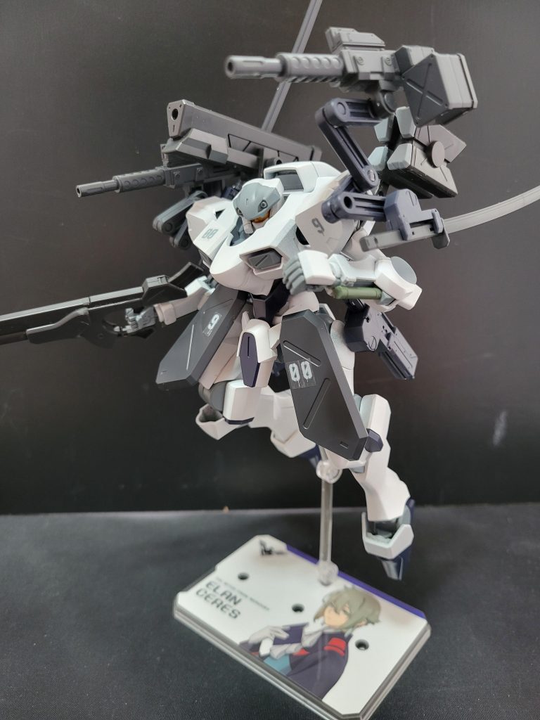 肩部のジョイントパーツは境界線機のジョイントパーツなので同作品の武器をマウント出来ます。