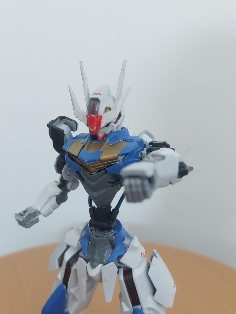 第一形態のシルエットは、どことなくストライクに似ている気がします(ﾀﾌﾞﾝ)