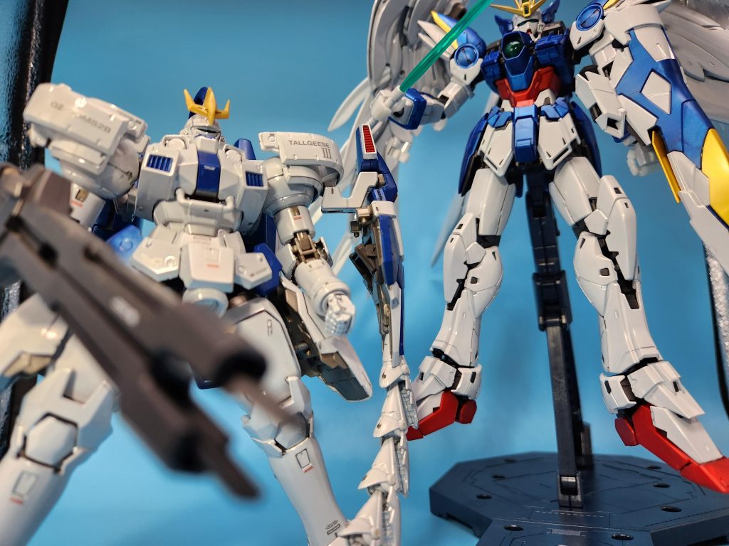 スペシャルコーティング仲間のトールギスⅢと。これみてて判明したんですけど多分白多めに差し色っていう配色に弱いですね私...