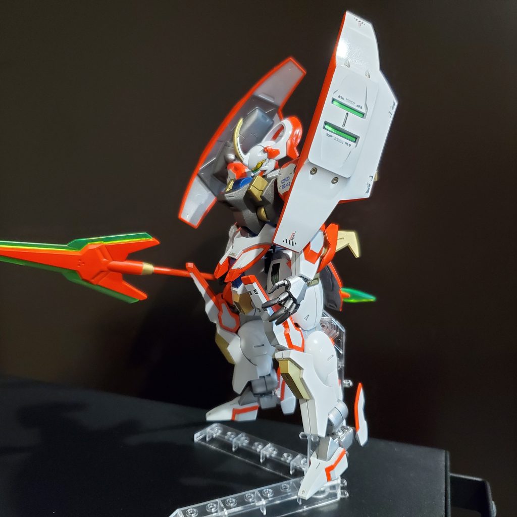 あとは肘にも装甲を追加してます。シルエットはちょっと禍々しく、カラーはヒロイックに。赤が想定より明るくなったけど、これはこれで結構まとまったかなと!