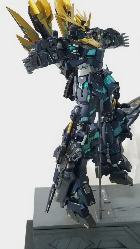 ビームマグナムはネオジムで脚部にマウント出来ます。