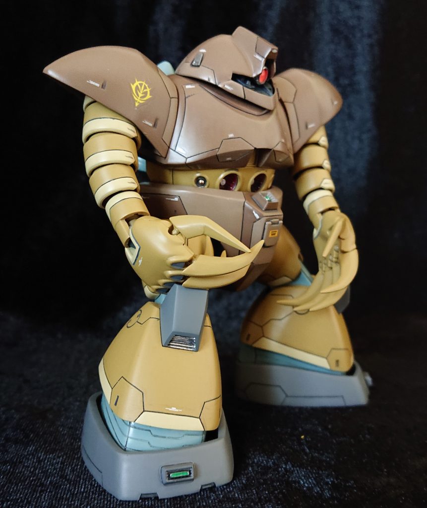 前かがみにして。