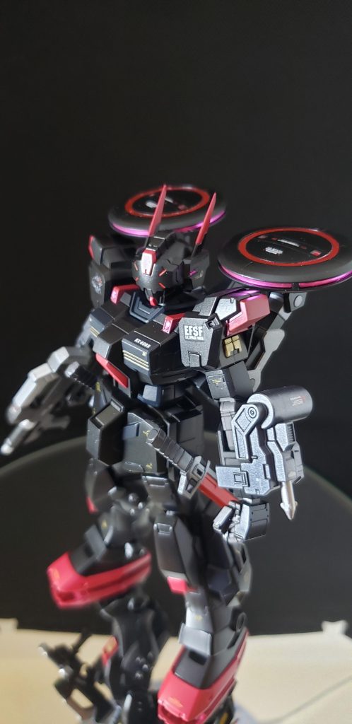 センサーの天面とナイフの刃先は赤キャンディー塗装にしてます。センサーの側面は付属のシールを使用したので若干の色の違いが･･･