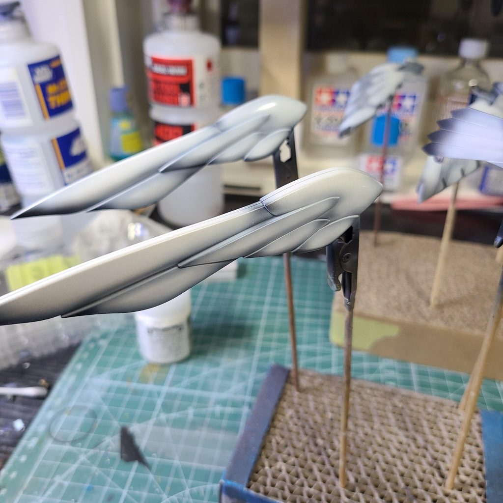 まず最初にJUST COMMUNICATIONを何度も聴きながらウィングの塗装に(^_^;)