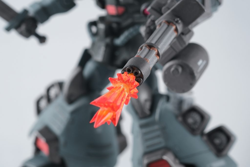 銃口にはエフェクトを付けられるように穴をあけました。