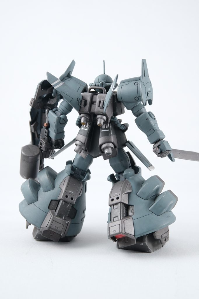 後ろ姿。デカール貼れそうなところが案外少なくて、結局たいして貼らずに終わりました。足がデカイので多少風が吹いても、絶対倒れなさそう～。