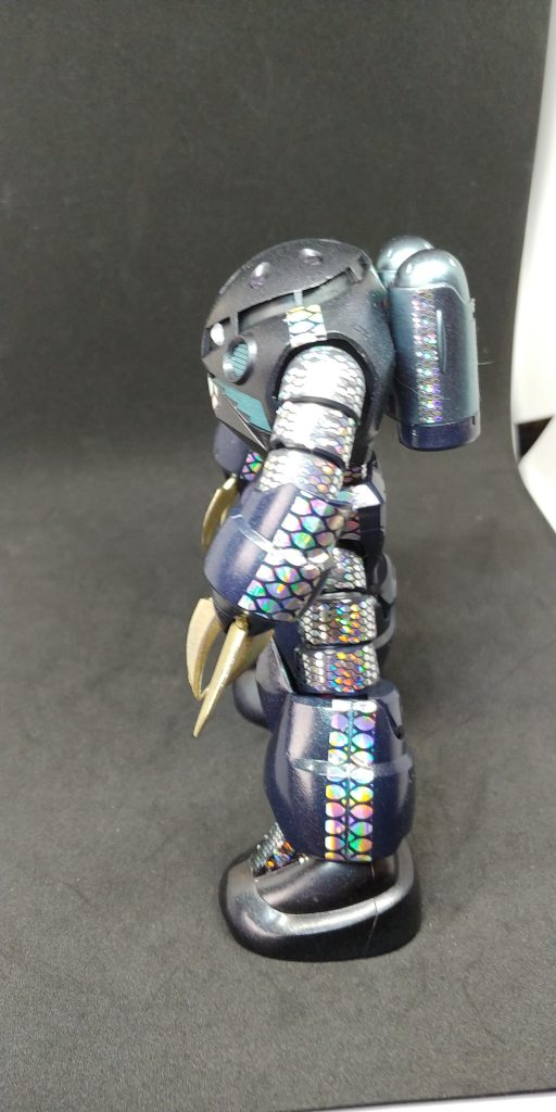 減らすとなると、腕脚以外何処に使うかこうなるとセンスないので、横とかに貼りましたが何かジャージのラインみたいな💦