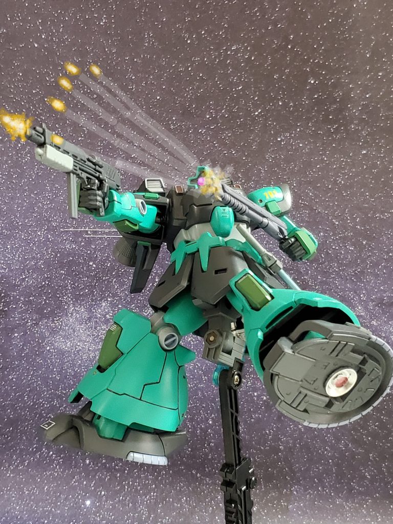 近接に持ち込んだエマァ・ダイスのリック・ドムIIは90㎜マシンガンとショットガンを構え、エンゲージゼロに一斉掃射~🤩