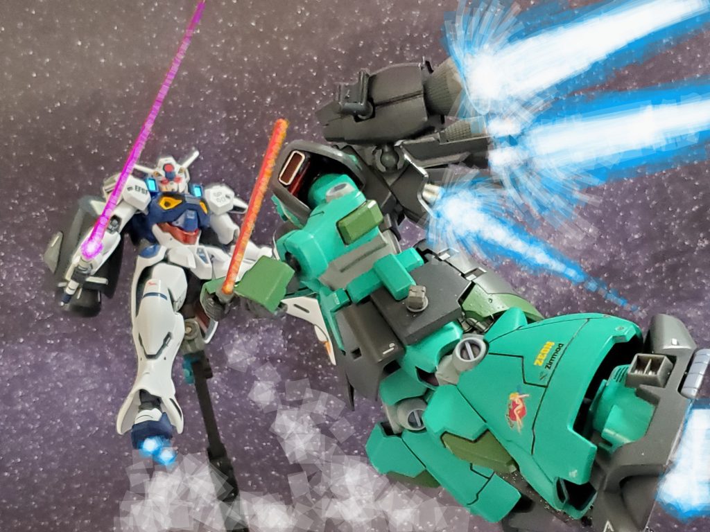 わずかな隙が生まれ危険を察知したのか、離れ体制を整えようとするエンゲージゼロ❕このチャンスを無駄にはしない👊✨とバーニアフルスロットルで追撃するエマァ・ダイスのリック・ドムII~🤩💨下がるエンゲージゼロ❗それを追うリック・ドムII❕そして…間合いが詰まる😔✨