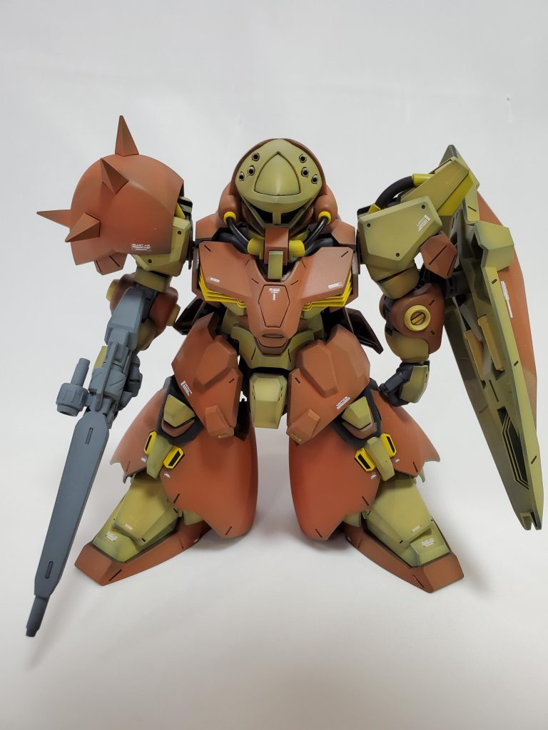 正面から。いつも通りのバランスですが、元々のサイズが大きいためにいつもより頭一つ分大きくなりました。