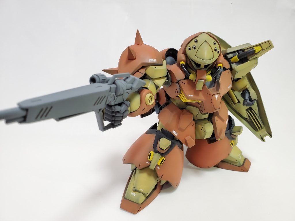 ライフル構え。膝も90度曲げられるのですが怖くてしません(笑