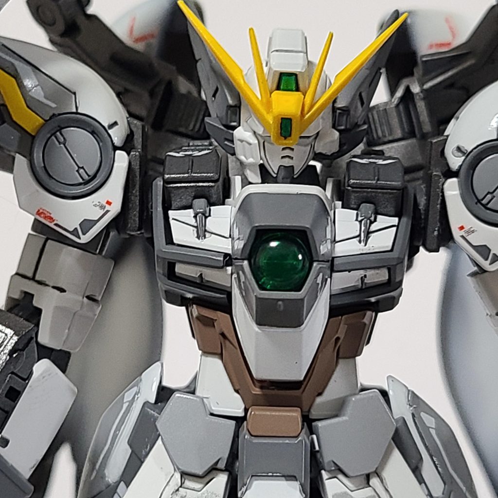 左の頬の部分が割れました(´TωT`)次回はMGのVer.Kaで制作したいですねー!再販早く来ないかなー(;´д`)