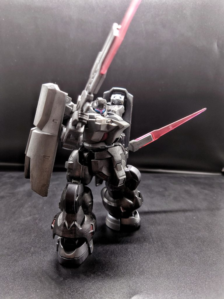 ガンメタルグレー、ナチュラルスチール、オイルスチール、シルバー、クリアーピンクを使いました。四肢は水性ホビーカラー黒鉄色も混ぜています。混ぜてよいのかは知りません。