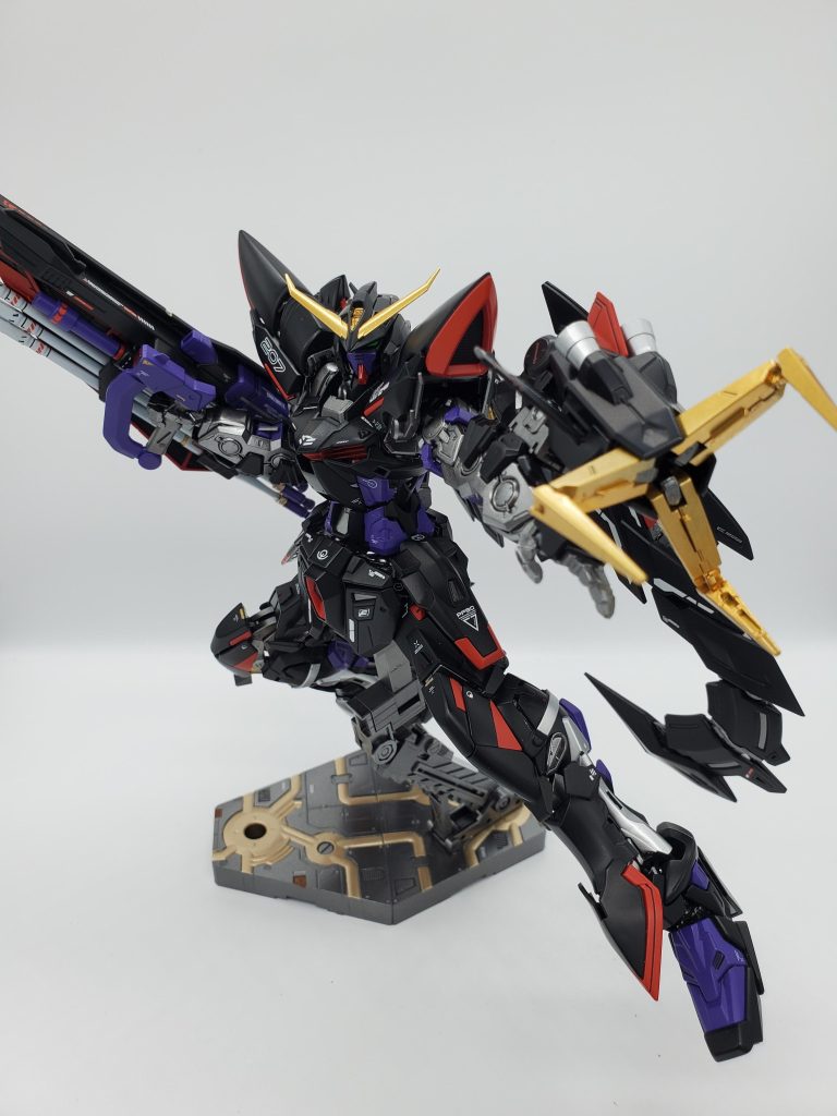 額のクリアパーツは排水口の深淵へ旅立ちました。雨ばっかり降るし、湿度が高いからなかなかクリアーが吹けなくて、一ヶ月くらい完成が遅れました。