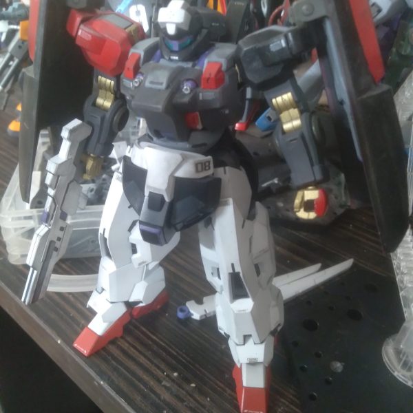 The Dilanza actually looks really good with the Lfrith Ur legs. It looks like a proper mobile suit now, lol