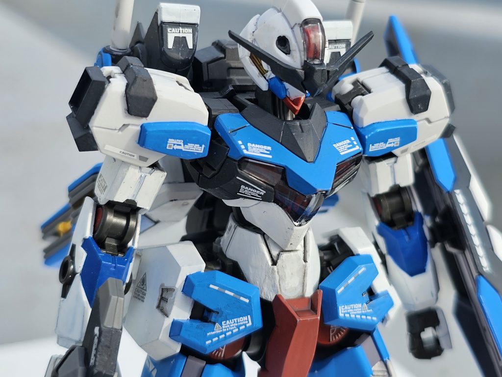 機体はガンヴォルヴァをベースにエアリアルとルブリスのミキシングです。頭部のみエアリアルの後頭部のアンテナを削ってキャリバーンに近い形にしています。