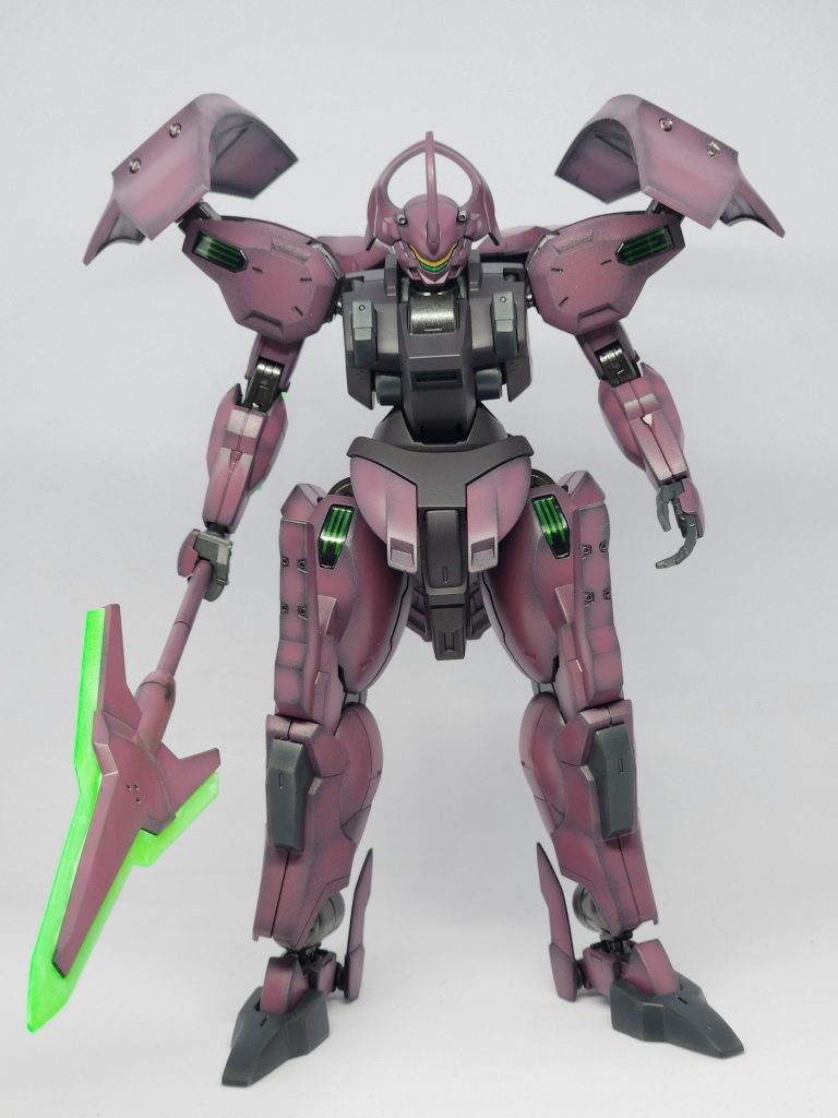 正面。どーしても白パーツが気に入らず、白よりのグレーにしました。段々、塗装がワガママになってきた気がします🥶(笑)