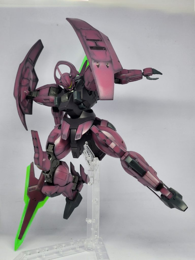 ポーズ2。以上、黒立ちあげのグラデ塗装ダリルバルデした🥶これウェザリングだけで仕上げること可能じゃないかと思いながら作りました🫥(笑)でもダリルバルデカッコ良かったよ✨ありがてぇ🥶