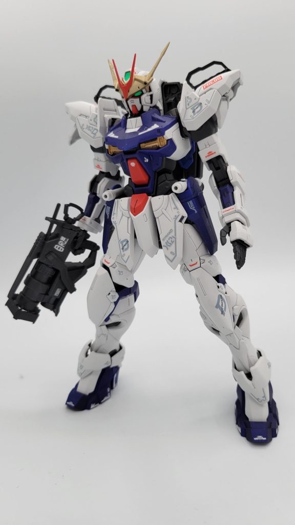 フロントから。胸と角のゴールドは微妙に色味を変えてます。