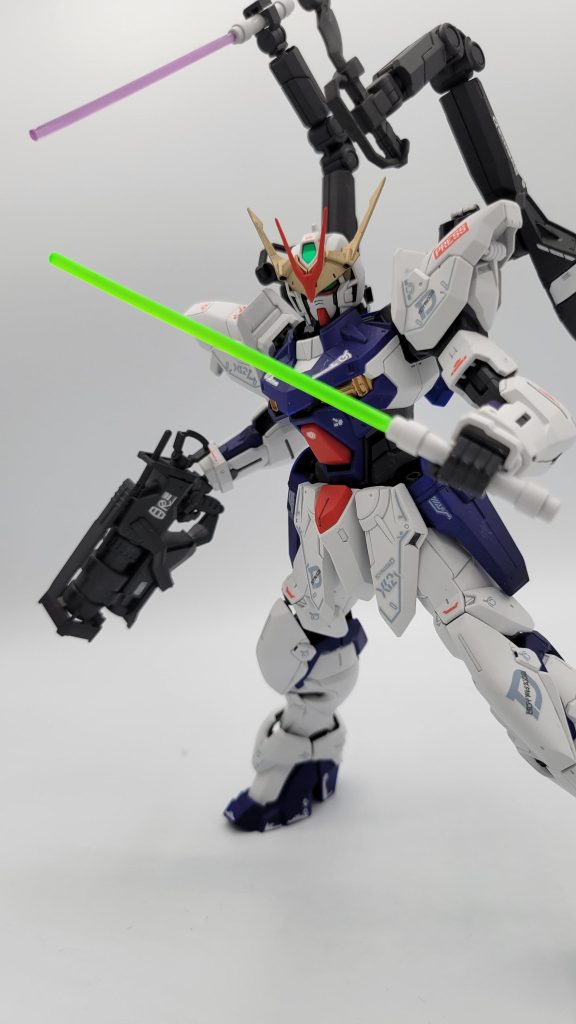 バックパックを展開して。ビームサインは設定上色んな色で出力できるはずなので、色んな色を用意しました。