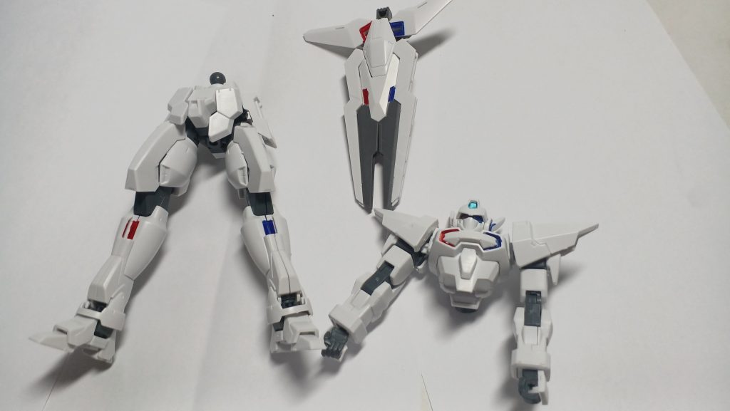 本体表バックパックは、エアリアルのエスカッシャンを装備させました。