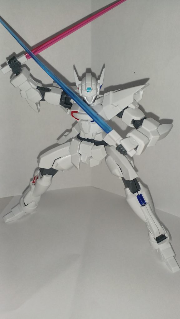 ビームサーベルもカラーが対です。左がエアリアルの物です。