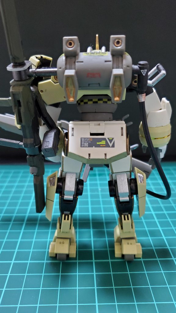 まだテスト運転もしていない設定なのでバーニアやスラスターの噴射口は焼けていません。