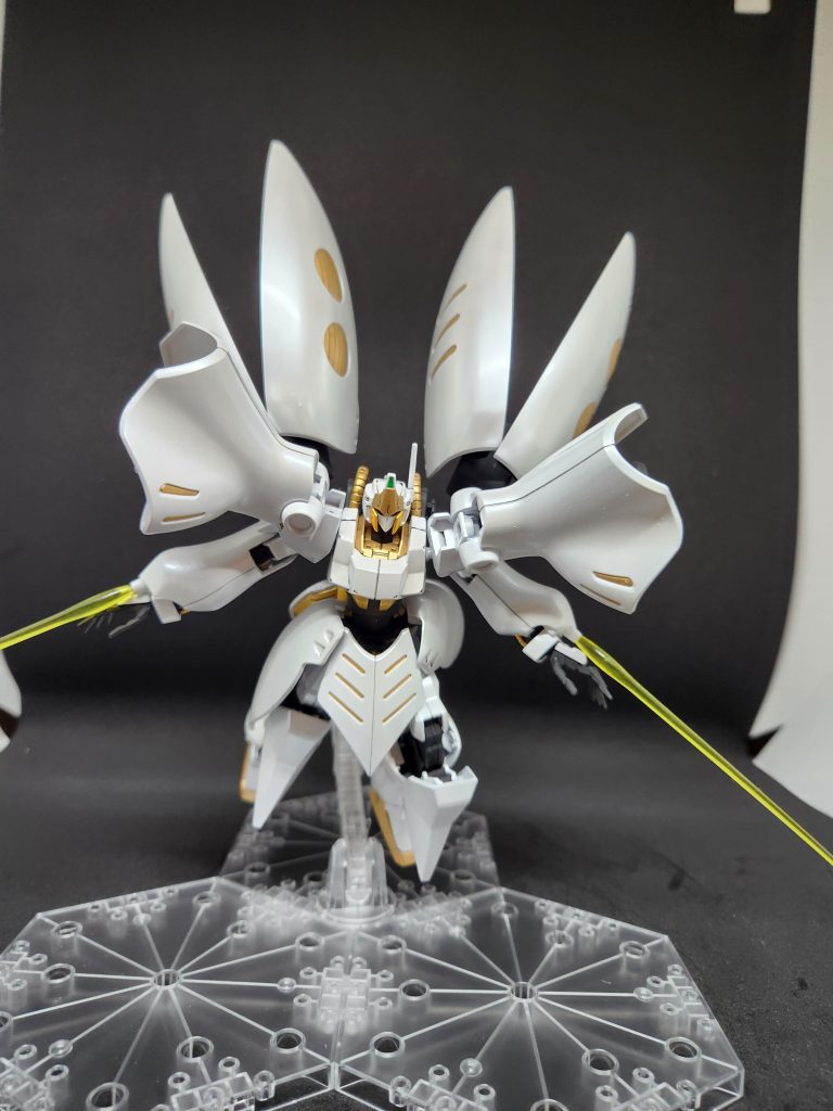 めっちゃ干渉したので手持ち武装はありません(^_^;)代わりに腕にキュベレイのビームサーベルを埋め込みました。