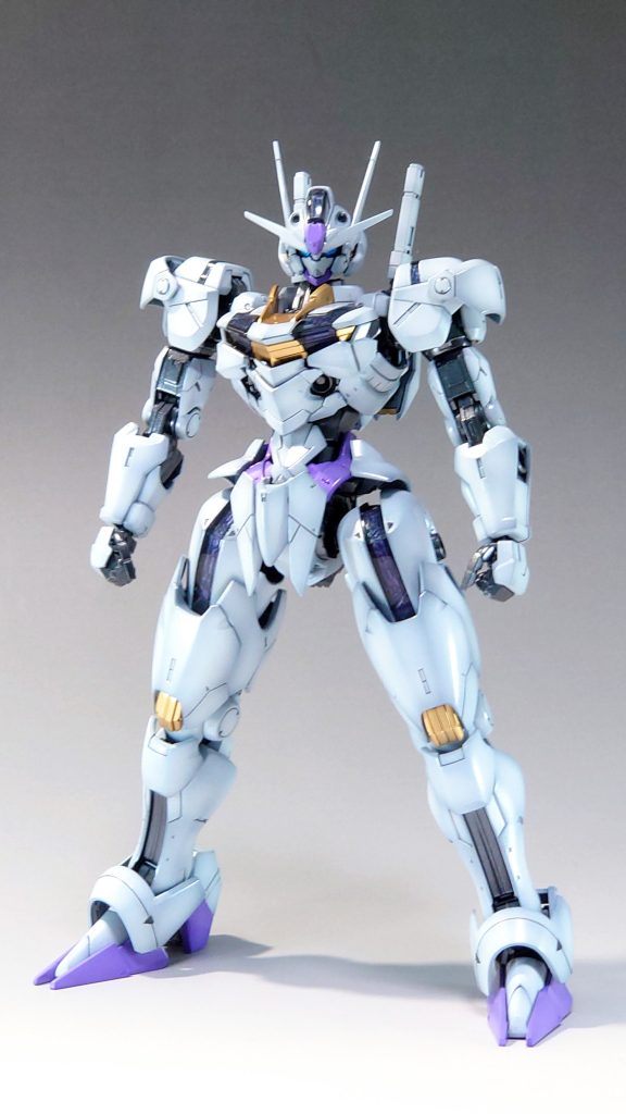 白と紫を基調とし、イエロー部はゴールドにアレンジしてます。