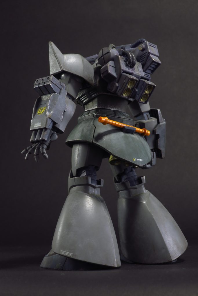 宇宙の強烈な太陽光により、カラーリングが退色したイメージですね。