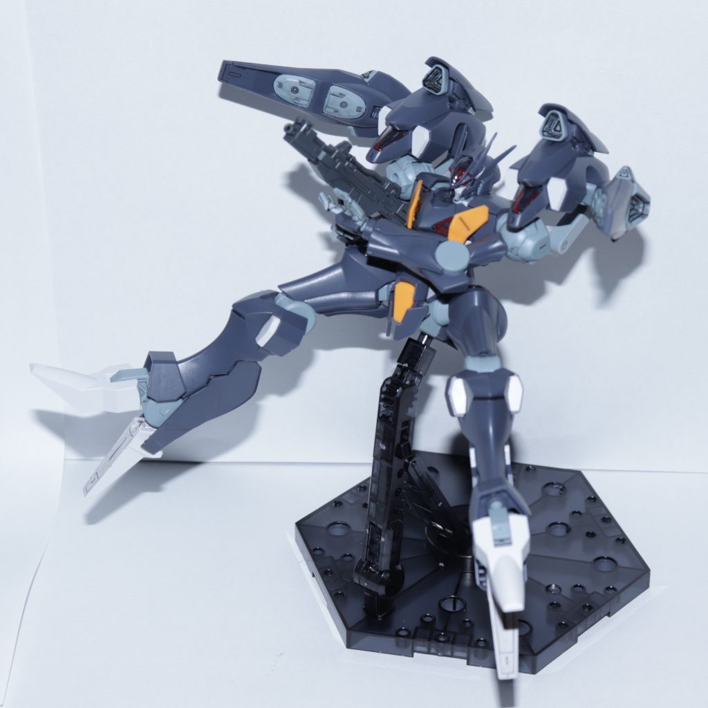 ファラクトにはキット付属品のような細長いバレルのライフルより, カクカクしたものの方が似合うかなと思い作成しましたが, 思ったよりしっくりきますね。