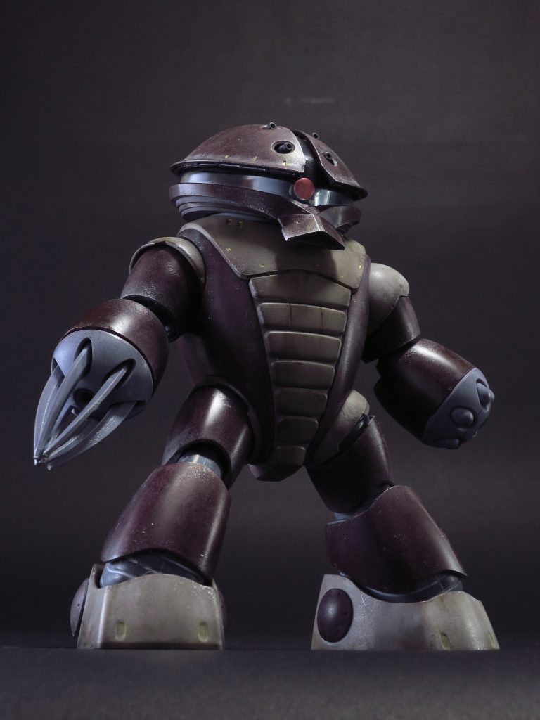 ウェザリングカラーのマルチホワイトとグランドブラウンで退色表現を狙いましたが、ちょっと弱かったです。メラミンスポンジで削りすぎた模様。