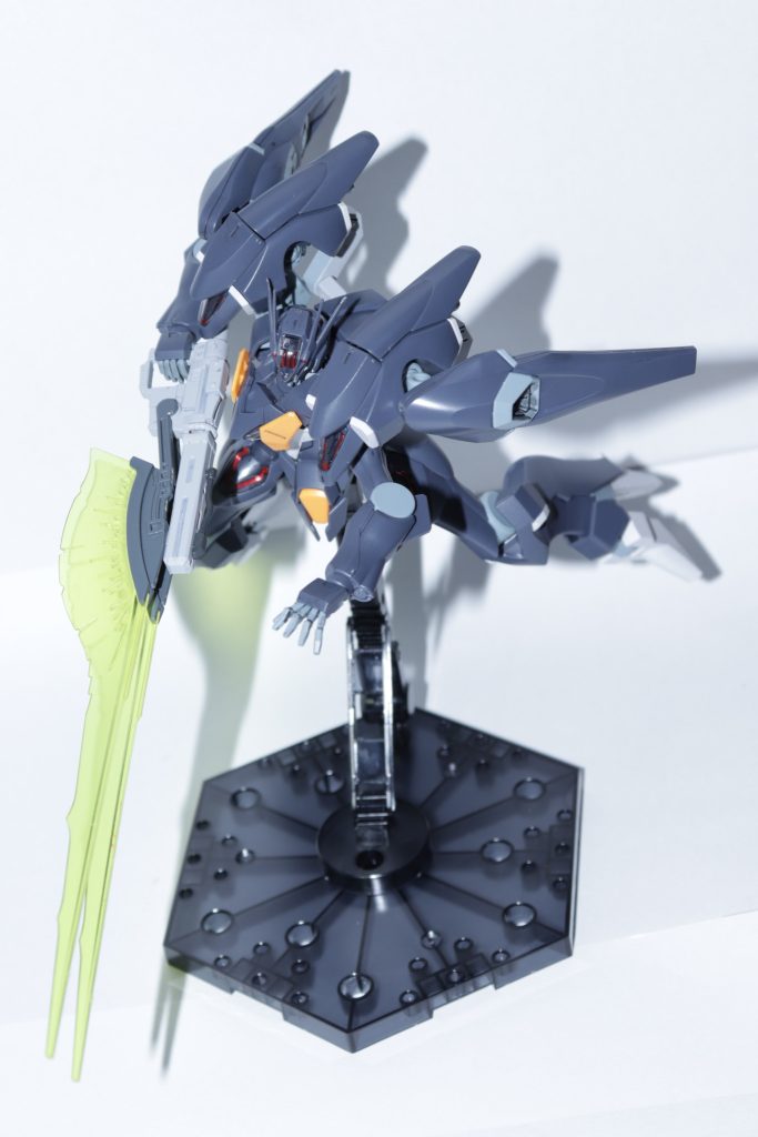 ○ビームランサーメイン武装その2のビームランサーはシナンジュのビームアックスをメインとして作成ファラクトには長物の近接武装が似合うかなぁと