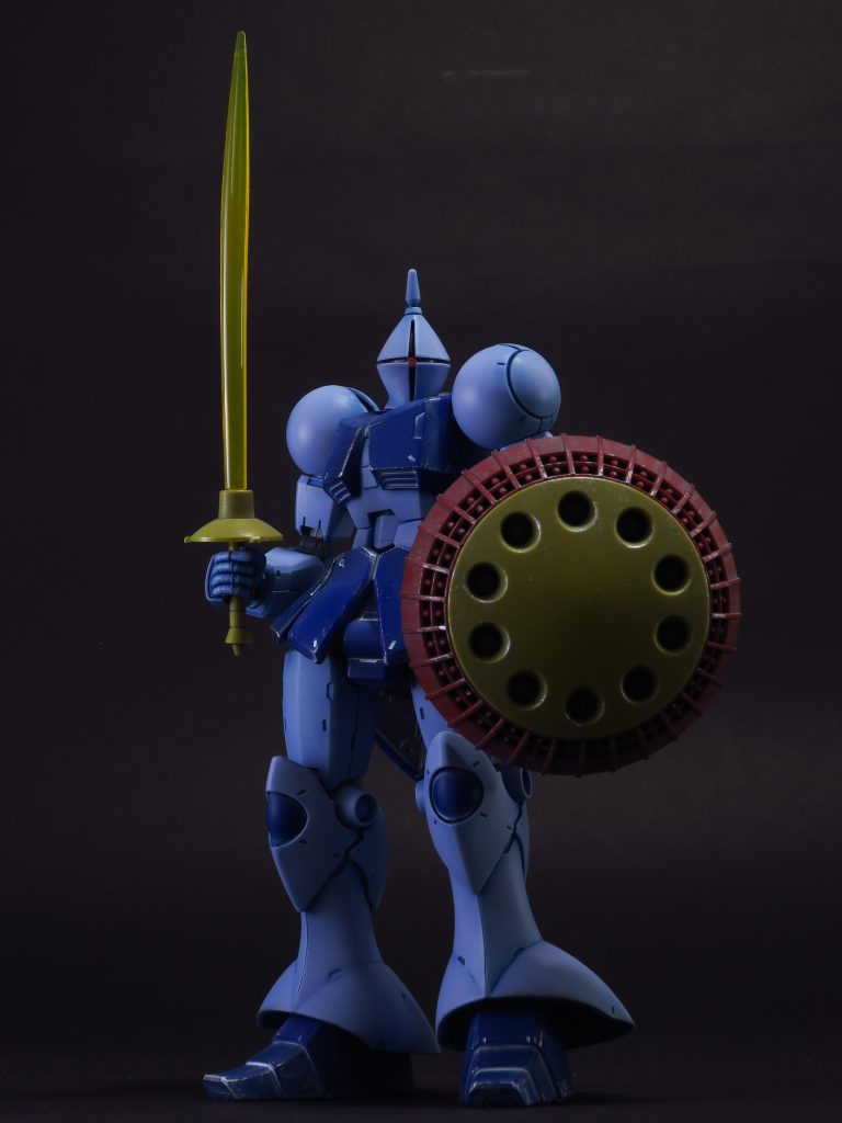 ウェザリングカラーで試行錯誤してた頃に、フィルタリングを試してみたく、ギャンで挑戦。青味を増すために、シェードブルーを使用。そして、メラミンスポンジで色の濃さを調整。どこまで調整するか?これはもうフィーリングです。