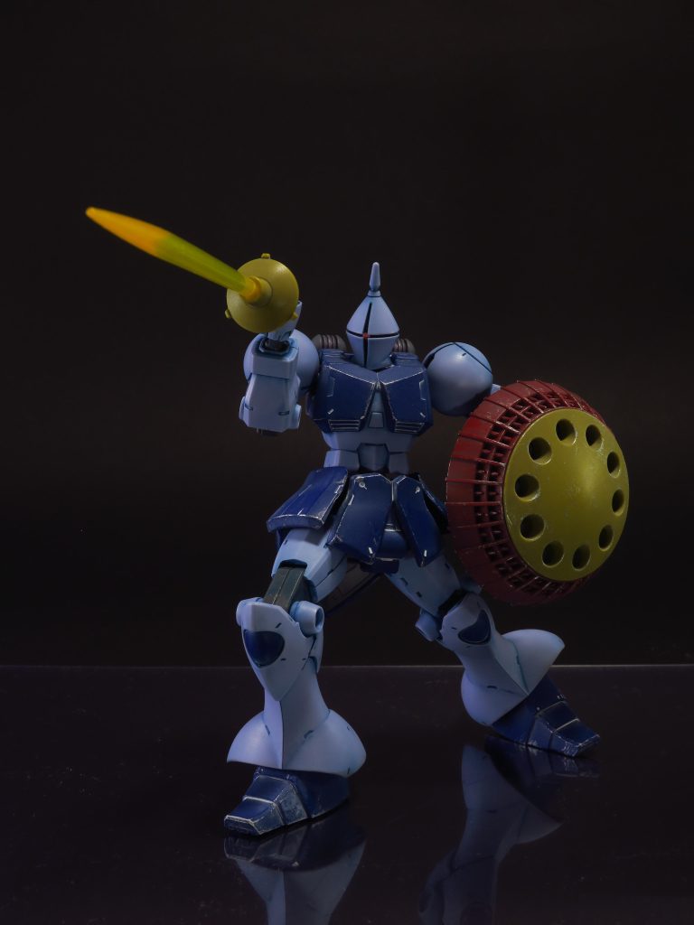 フェンシング風ポーズ。手首の稼働はガンプラ随一なのでは。 以上、HGUCギャンでした。お読みいただきありがとうございました!