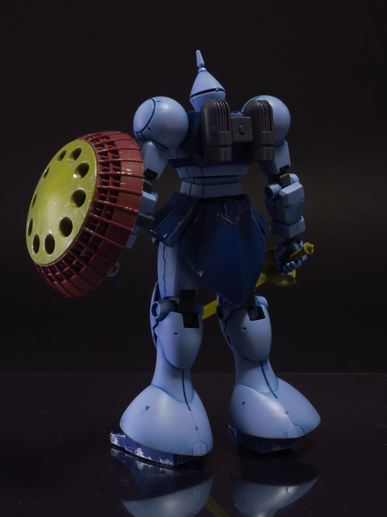 シールドと足は、シルバーでドライブラシをさました。