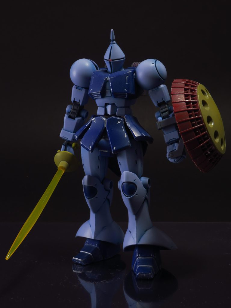 ボディのスミ入れはウェザリングカラーのマルチホワイトを使用。これも全体を塗って、メラミンスポンジで全体を削り、モールドだけにマルチホワイトが残るようにしました。