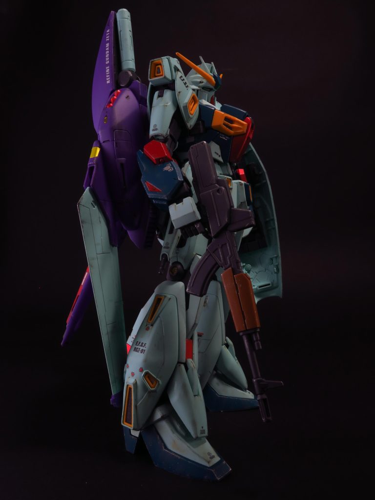 基本はドライブラシで汚しました。タミヤのエナメルのジャーマングレー、シルバーリーフを使用。