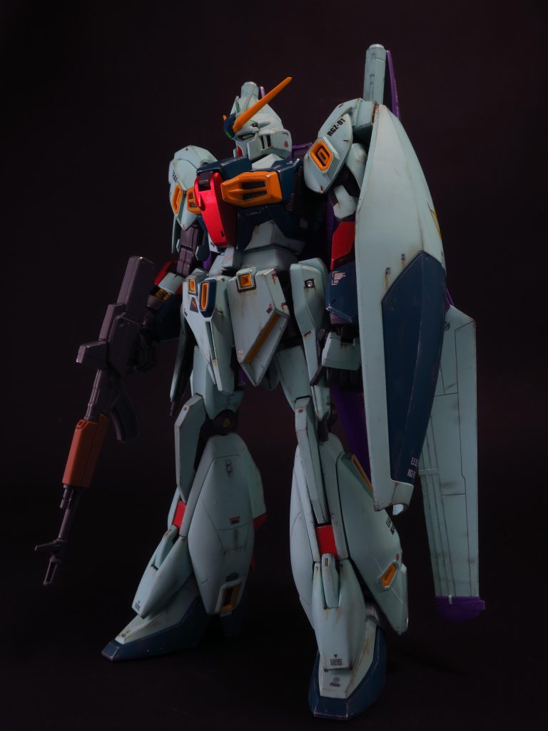 あまり汚したくなかったので、ライトなウェザリングにしました。リ・ガズィ・カスタムに対して、汚れたり傷んだりしているイメージが湧かなかった。