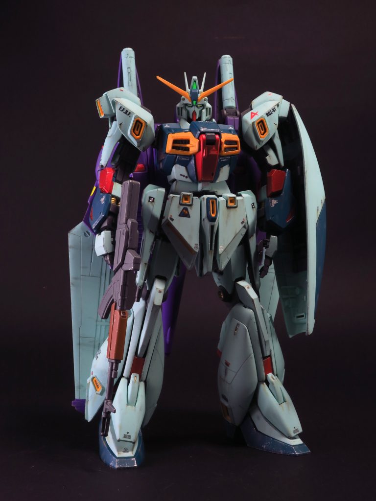 このキットは水転写デカールが付属しているのが嬉しいところ。手元にあったデカールでさらに追いデカール。そしてウェザリングをしました。