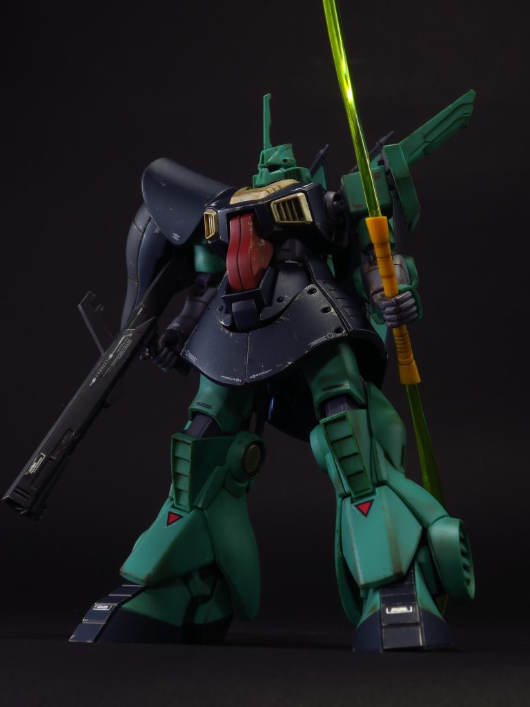 ウェザリングはドライブラシでエッジを汚してます。