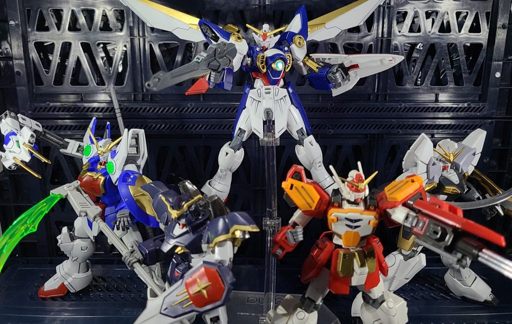 ガンダム5機確認!ようやく5体を並べることができました。同じような塗装で並べられたことはとても嬉しく思います!ヘルも積んでるので早く作りたいな~(アルトロン発売時にヘビーアームズ改とサンドロック改再販して・・・)