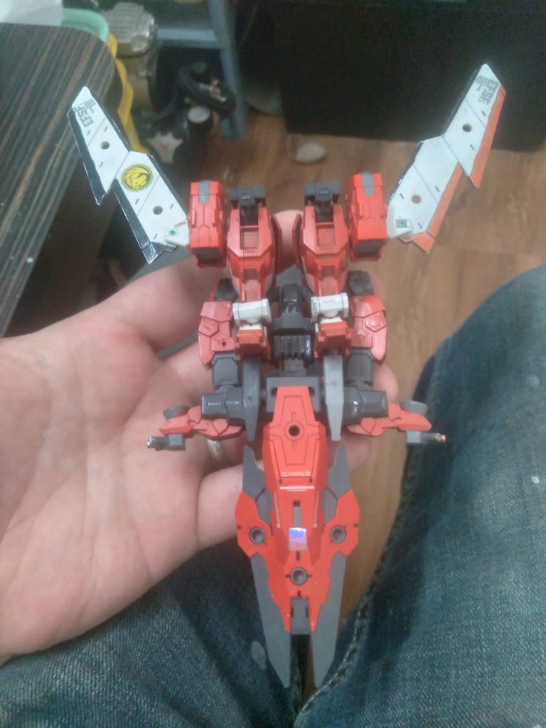 I changed the front section and added some thruster units on the legs and attached the wings into those