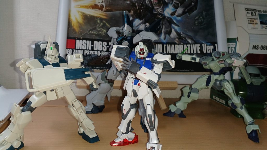 今月最後の投稿です。机に飾ってるやつをショット！