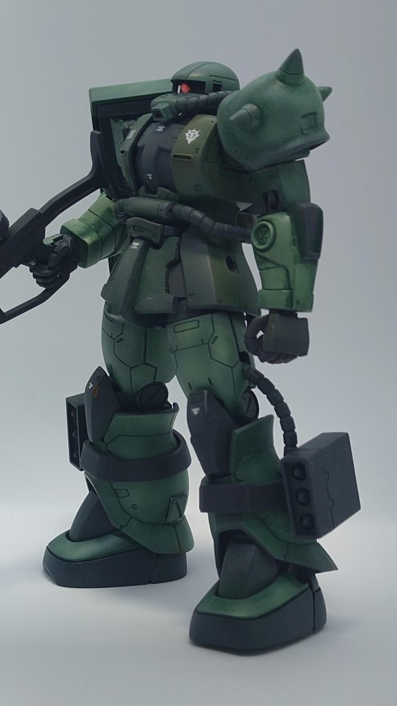 空間戦闘型のMS06Fを、地上で使用したら何が問題になるか……という事を脳内で考証しながら、設定画とにらめっこしながら手を入れるのはとても楽しかったです。