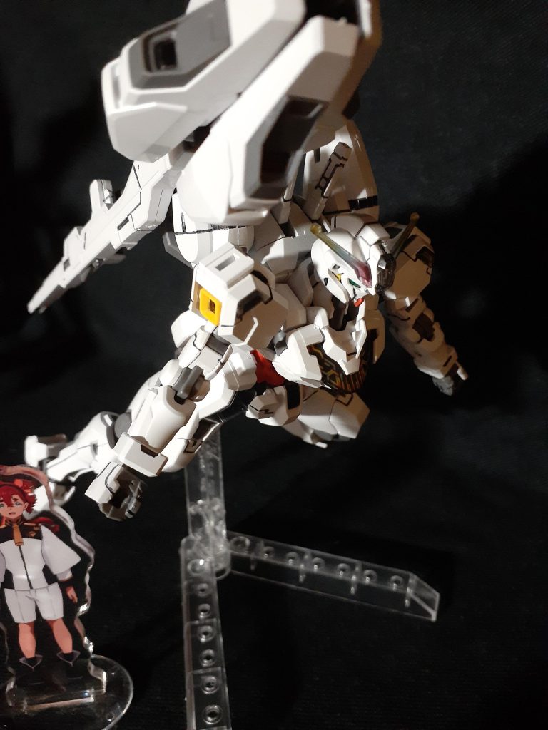 直立設置体勢以外では付属のスタンドを使用しましたが、アクションベースよりしっくりくる感じがしますね。