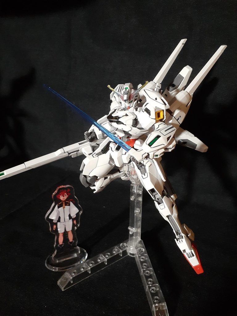 今回撮った写真の中でも個人的に1番気に入っている一枚です。左手にサーベルを構えただけでイメージがぐっと映えるようになりますね…!