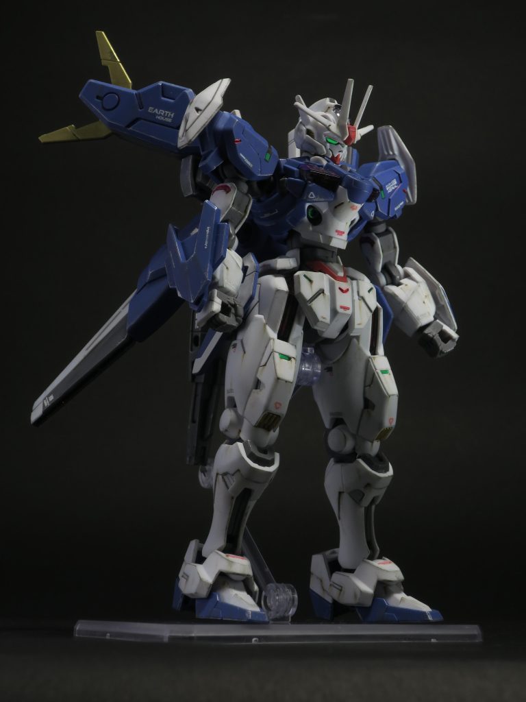 部分塗装はガンダムマーカーとタミヤのエナメル塗料。ツインアイはシルバーのスプレーを下地にエナメル塗料の蛍光グリーン。