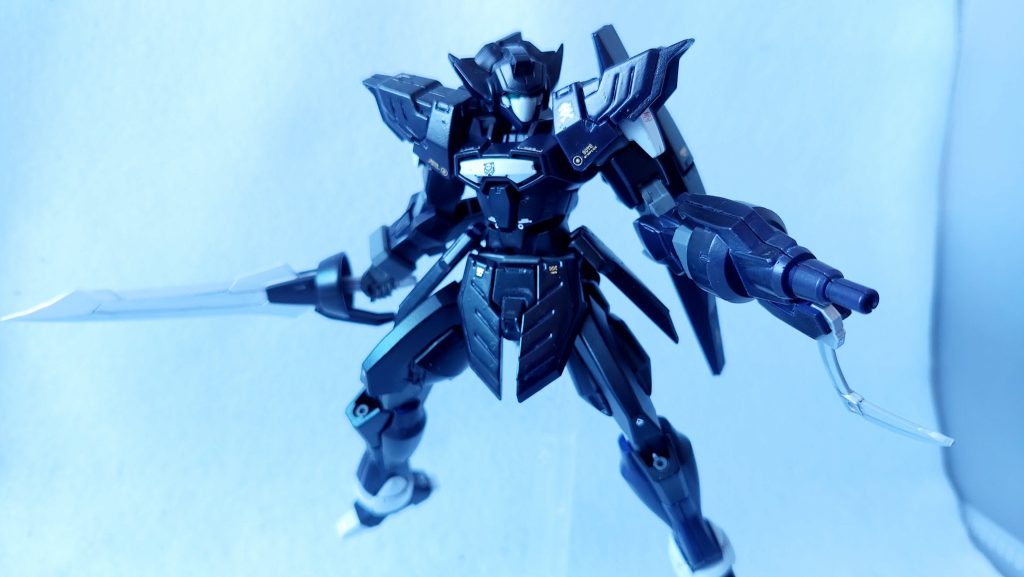 カラースプレー本体等ダークパープル部:タミヤ パープル→クレオス スモークグレー本体ホワイト部:クレオス MSホワイト本体等ダークブルー部:タミヤ ダークブルー本体グレー部:クレオス 佐世保海軍工廠色武装等シルバー部:サフなし クレオス ブラック→タミヤ シルバーリーフエナメル塗料本体シルバー部:フォーアーティストマーカーシルバーアクリル塗料本体ホワイト部:クレオス MSホワイトセンサーグリーン部:クレオス メタリックグリーントップコートセンサー部のみ光沢、他は半光沢